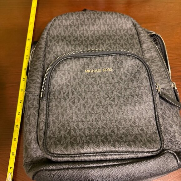 MICHAEL KORS Cooper Logo Sling Pack - Picture 4 of 4